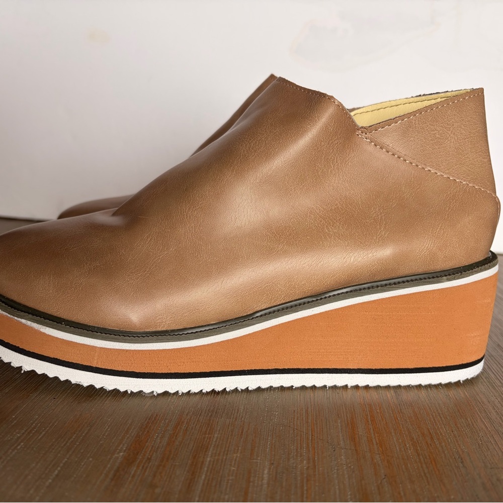 Women’s Tan Faux Leather platform wedge shoe - Picture 2 of 3
